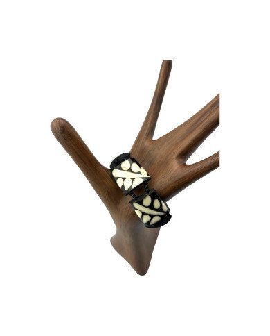 African Mud Cloth Print Leaves Bone Bracelet Close